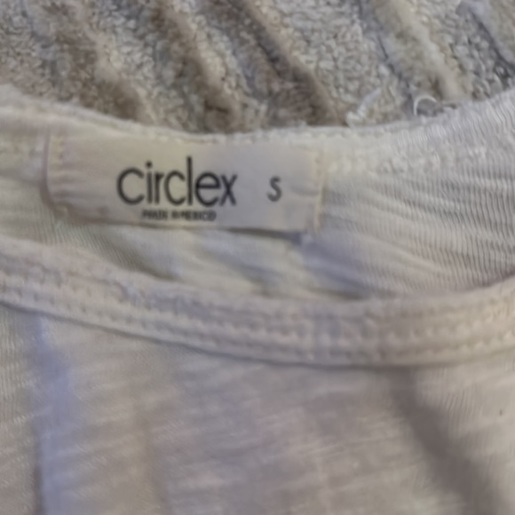 White top - Picture 2 of 2